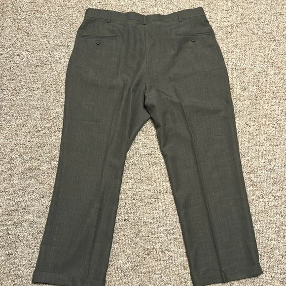 Haggar cuffed pants in grey - Picture 3 of 4